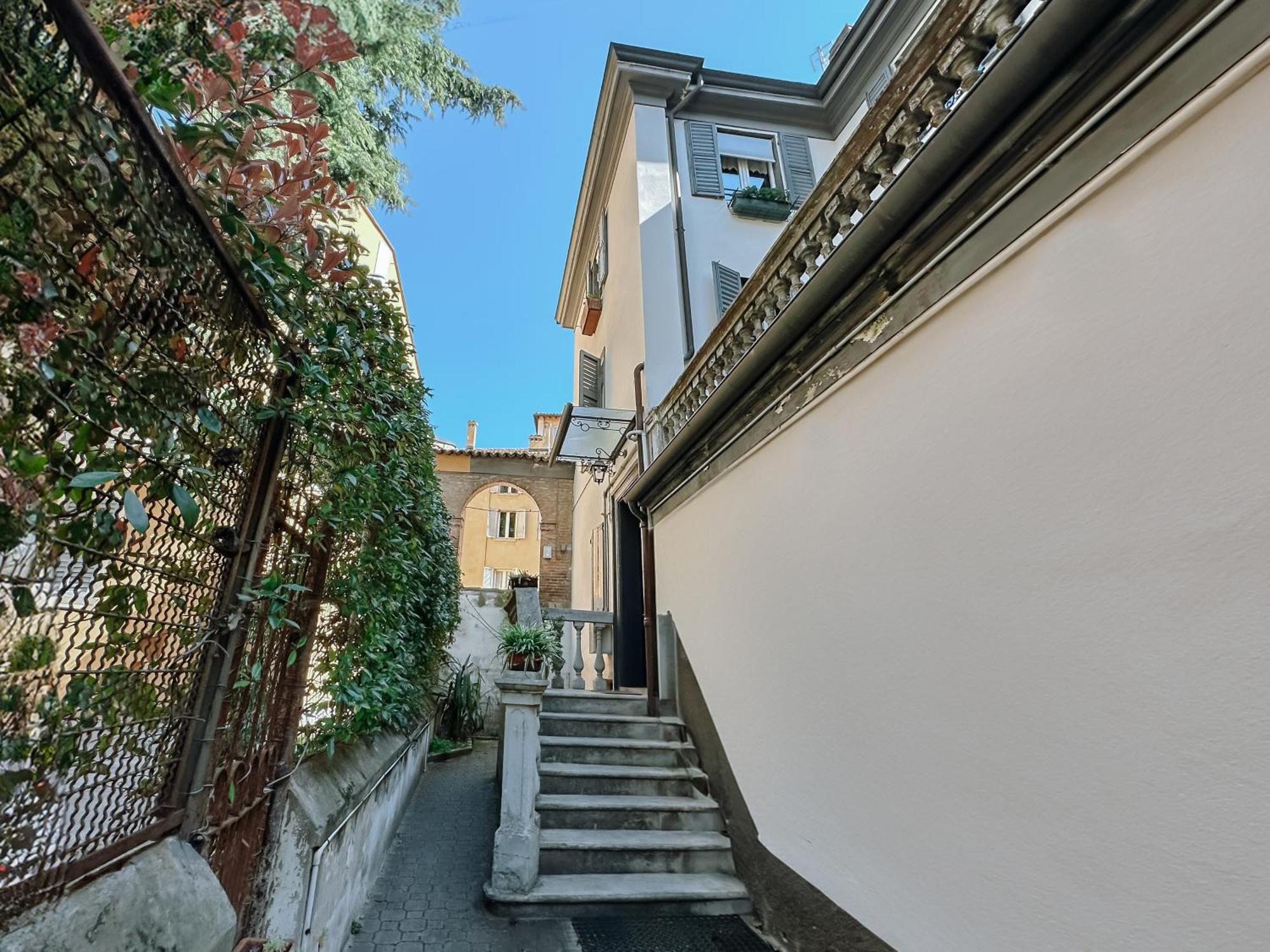 Free Parking - Modena Prestige, La Porta Sul Centro Apartment Exterior photo